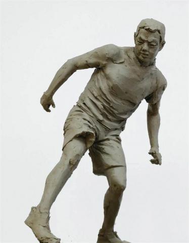绿茵场上的足球之六丨田跃民雕塑作品欣赏(泥稿)