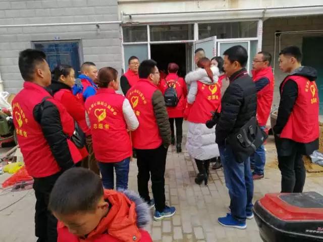 让这个冬天不再寒冷——安东志愿者协会走进贫困家庭