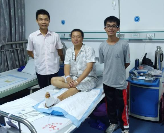 廖孝炳一行走访慰问患病志愿者马春雄