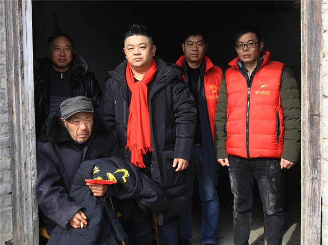 百件羽绒服 送来寒冬中的温暖