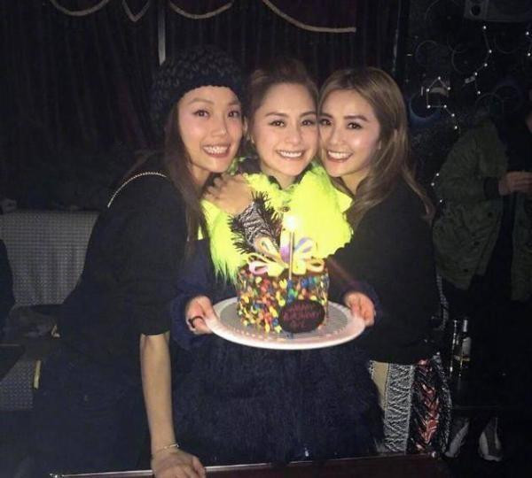 众好友为女神阿娇庆生
