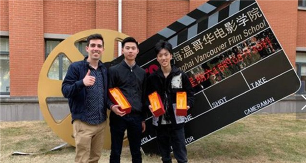 张艺谋儿子获奖，越长越帅气