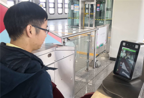 首条3D刷脸地铁引人注目