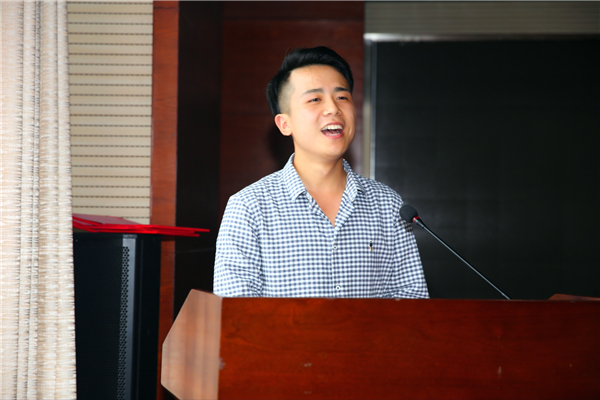 《新华访谈网》签约作家曾龙受邀参加桃源青年文学奖颁奖典礼