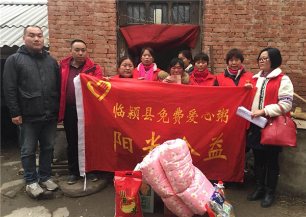夫妻同心爱相随 公益路上比翼飞