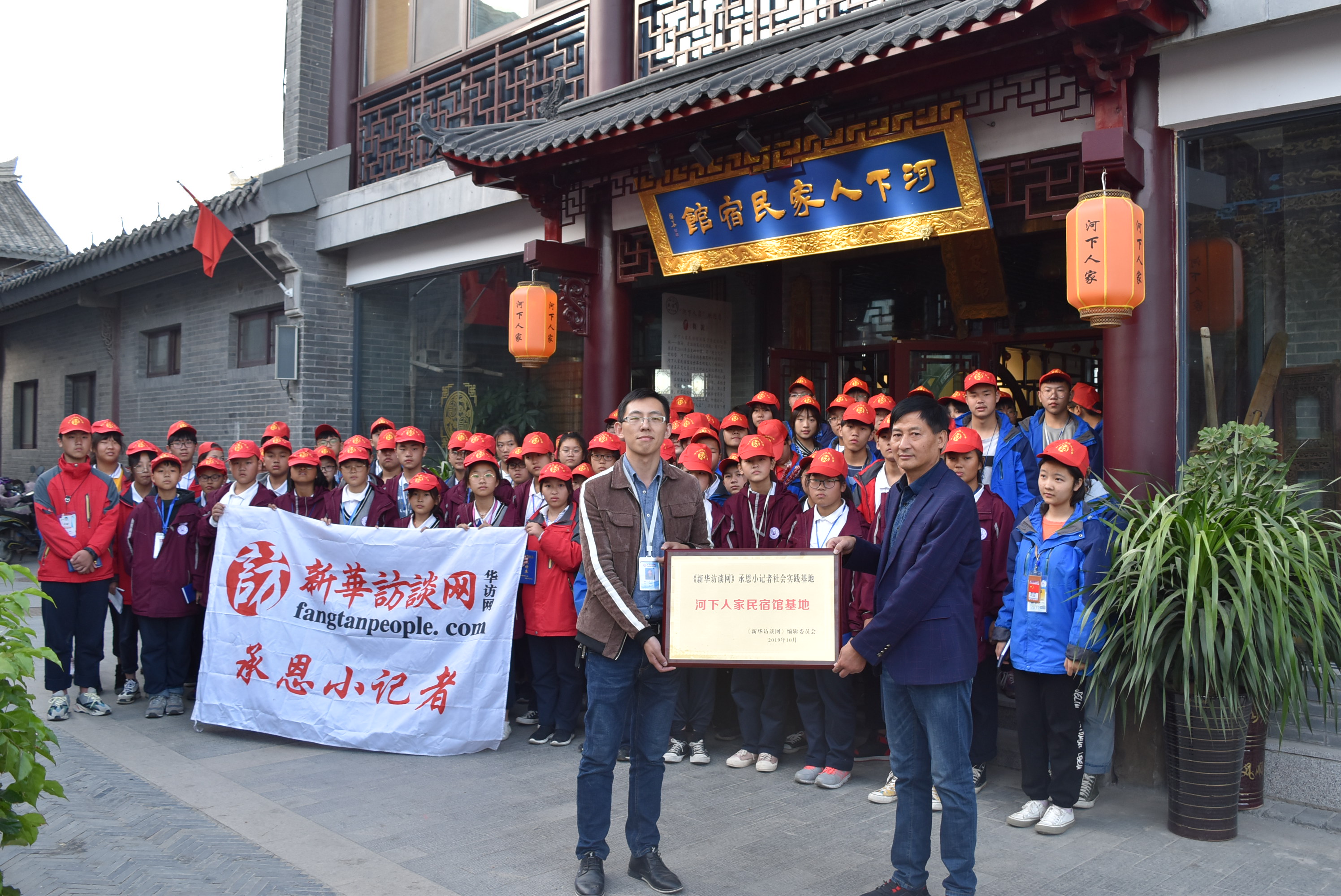 探访家乡历史 感受民俗文化 -《新华访谈网》承恩小记者走进河下古镇万丰文化街采风