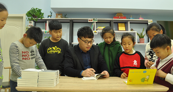 福布斯上榜作家陈昂将出席第一届全国青年作家交流会