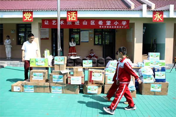 天津青年梦想家：举办第八届“让艺术