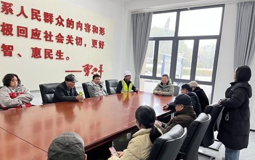 向阳社区：弘扬雷锋精神 政企联动送温暖